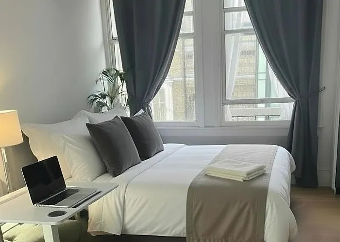 Piccadilly Private Room And Bathroom